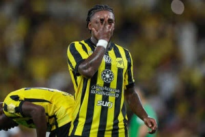 Bergwijn Shines as Al-Ittihad Overcomes Al-Fateh 4-2 Amid Benzema Absence: Dutch Winger Scores Double