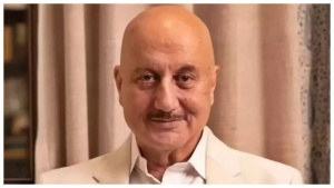 Anupam Kher's Untold Struggle: From Beach Dweller to Bollywood Icon After Landlord Eviction