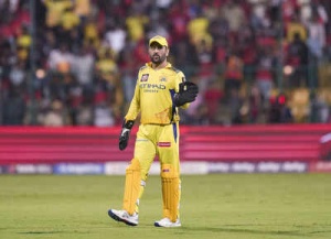 Aakash Chopra Dismisses Irfan Pathan's MS Dhoni 'Hookah Room' Selection Bias Allegations