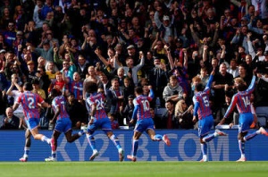 Premier League Shocker: Liverpool's Unbeaten Run Ends as Chelsea & Man Utd Stumble; Haaland's Double Powers Man City.