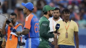 Suryakumar Yadav Skips Asia Cup Final Photo Op; Pakistan's Agha Poses Solo Amidst Pre-Match Tension