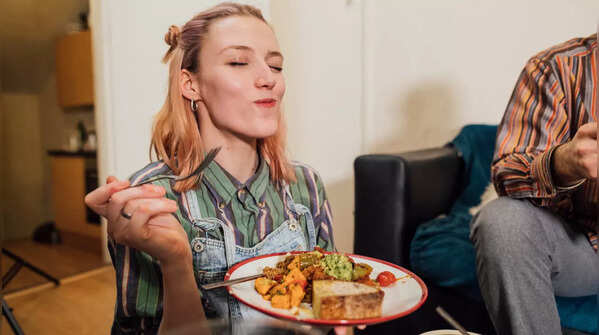 Expert giving advice on mindful eating habits