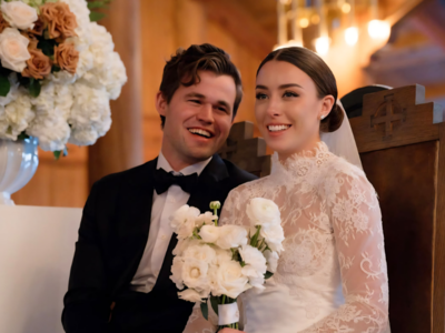 Magnus Carlsen and his wife celebrate the chess achievement
