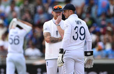 Ben Stokes and Jamie Smith discuss strategy during a break in play.