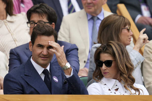 Federer watches Djokovic at Wimbledon