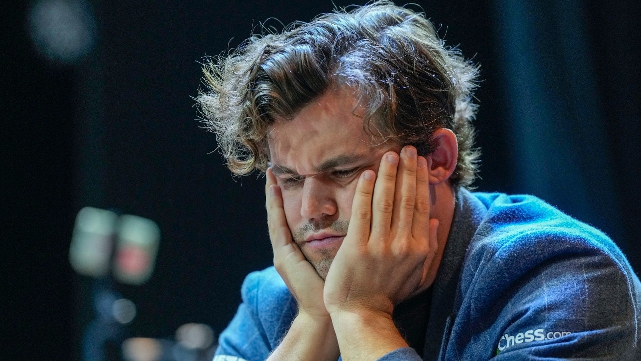 Magnus Carlsen celebrates his win