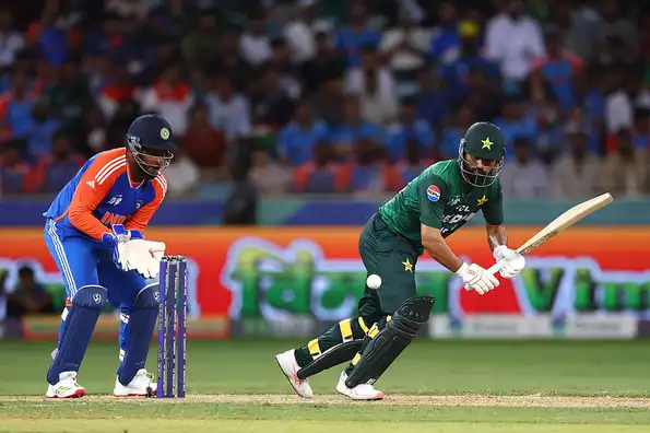 Pakistan lost 6 for 65 in 13 overs of India's spin